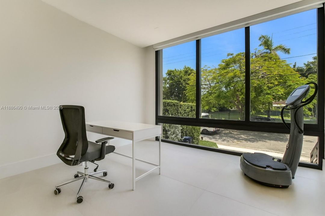 На продажу: $3,600,000 (5 спален, 3 ванн, 3124 Квадратных фут)