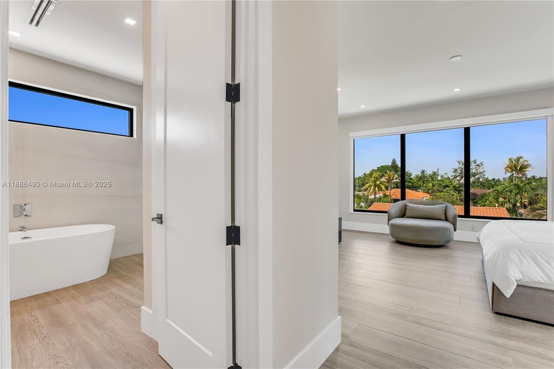 На продажу: $3,600,000 (5 спален, 3 ванн, 3124 Квадратных фут)