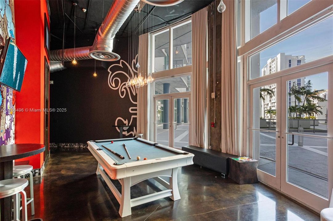 待售: $405,000 (1 贝兹, 1 浴室, 795 平方英尺)