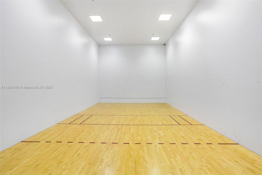 待售: $405,000 (1 贝兹, 1 浴室, 795 平方英尺)