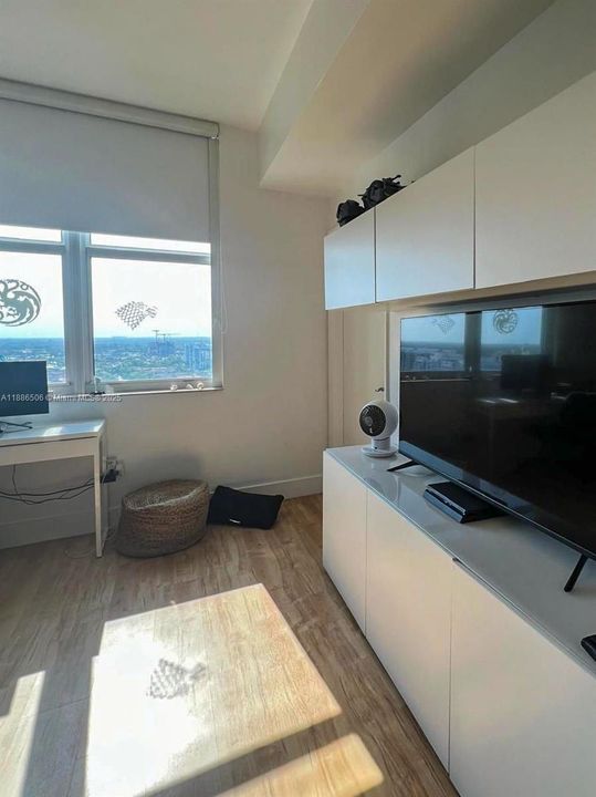 Active With Contract: $5,000 (3 beds, 2 baths, 1866 Square Feet)