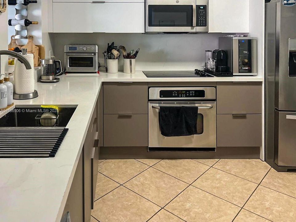 Active With Contract: $5,000 (3 beds, 2 baths, 1866 Square Feet)