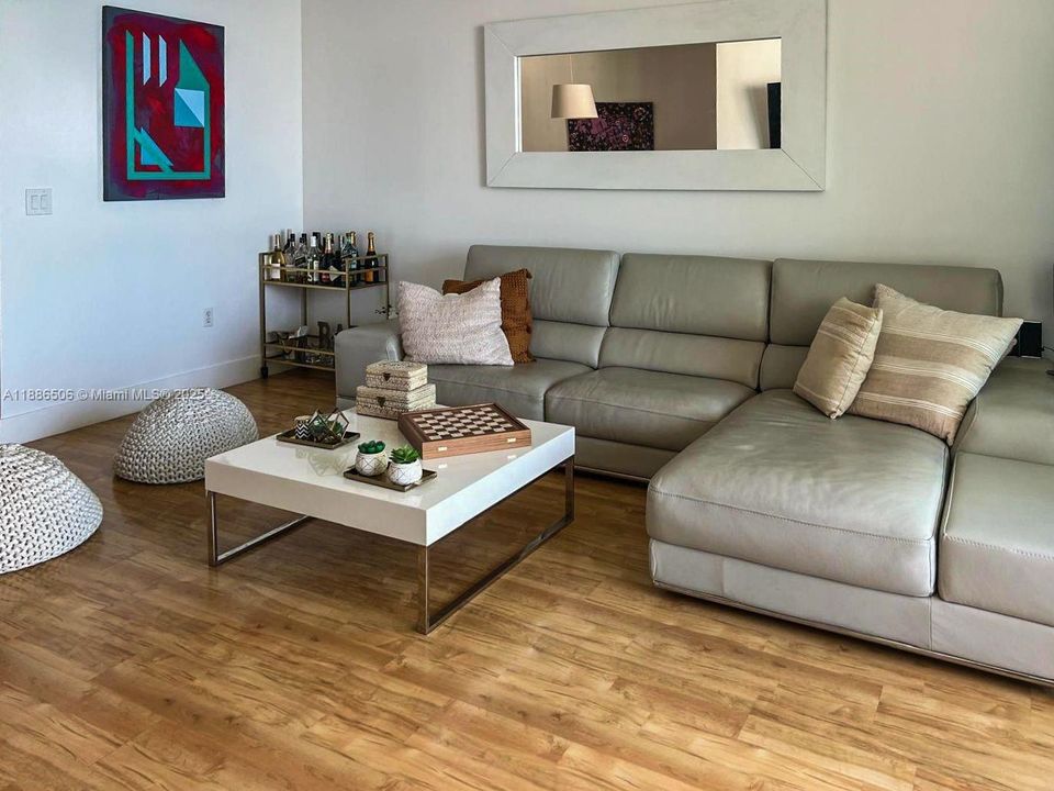 Active With Contract: $5,000 (3 beds, 2 baths, 1866 Square Feet)