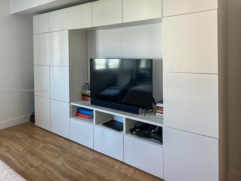 Active With Contract: $5,000 (3 beds, 2 baths, 1866 Square Feet)