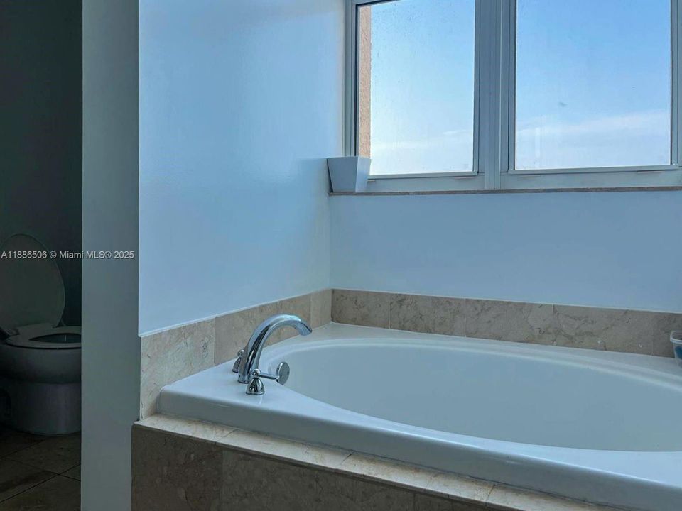 Active With Contract: $5,000 (3 beds, 2 baths, 1866 Square Feet)