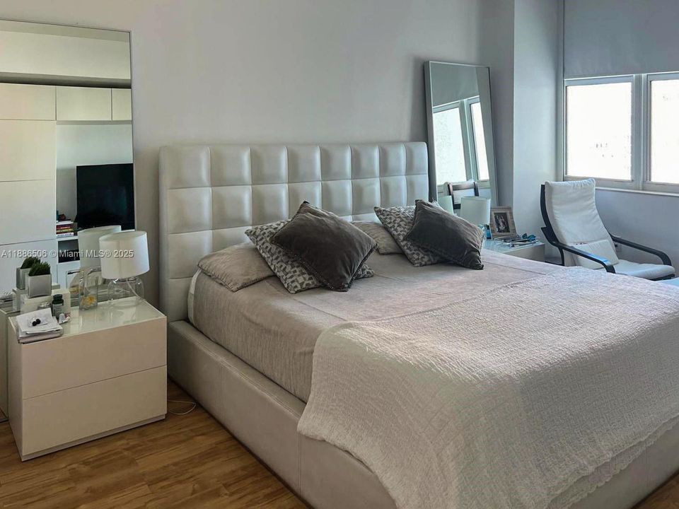 Active With Contract: $5,000 (3 beds, 2 baths, 1866 Square Feet)