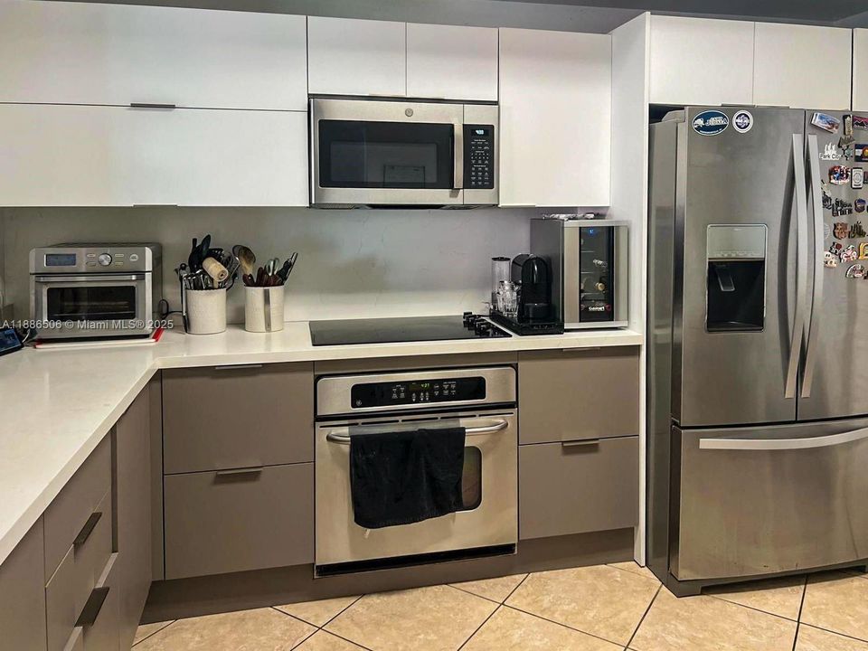 Active With Contract: $5,000 (3 beds, 2 baths, 1866 Square Feet)