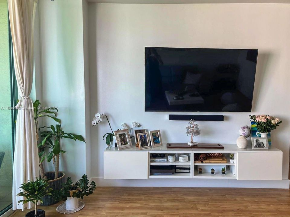 Active With Contract: $5,000 (3 beds, 2 baths, 1866 Square Feet)