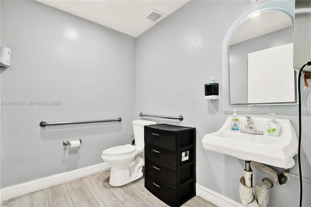 出租: $25 (0 贝兹, 0 浴室, 0 平方英尺)