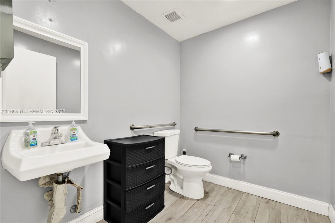 出租: $25 (0 贝兹, 0 浴室, 0 平方英尺)