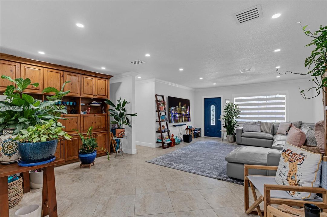 На продажу: $875,000 (4 спален, 3 ванн, 2104 Квадратных фут)