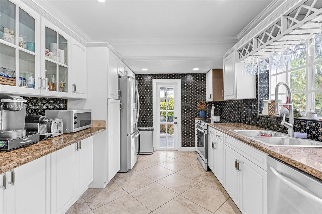 На продажу: $875,000 (4 спален, 3 ванн, 2104 Квадратных фут)