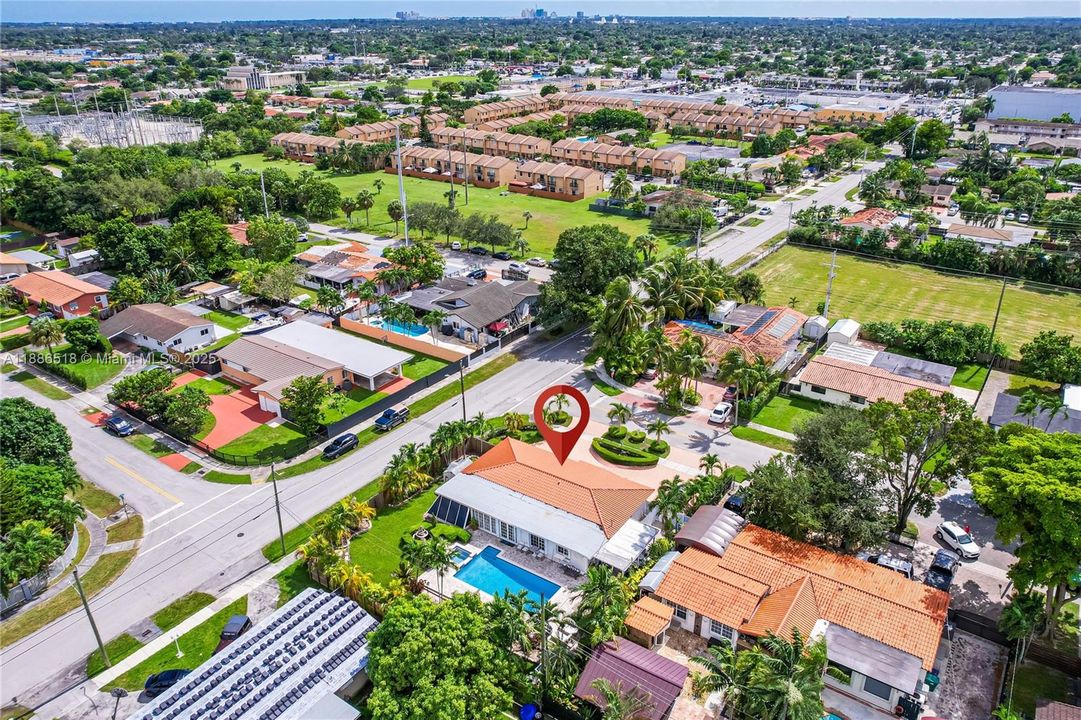 На продажу: $875,000 (4 спален, 3 ванн, 2104 Квадратных фут)