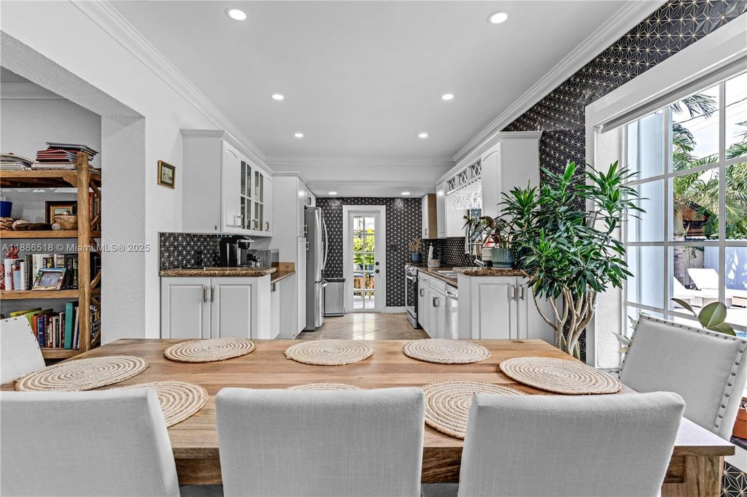 На продажу: $875,000 (4 спален, 3 ванн, 2104 Квадратных фут)