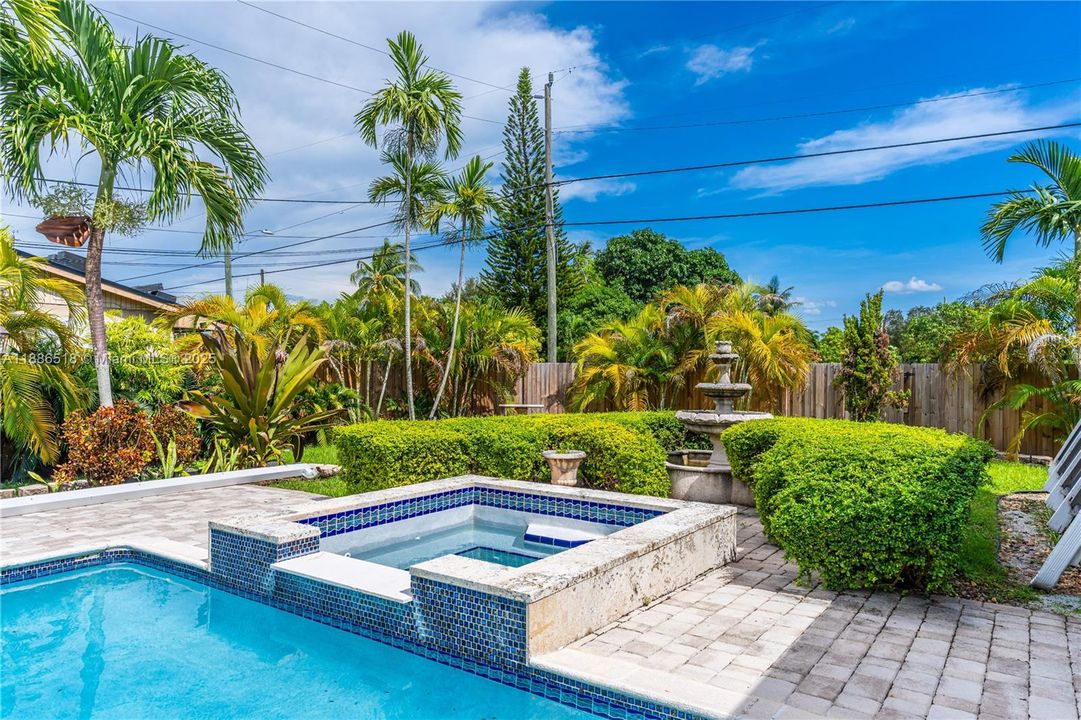 На продажу: $875,000 (4 спален, 3 ванн, 2104 Квадратных фут)