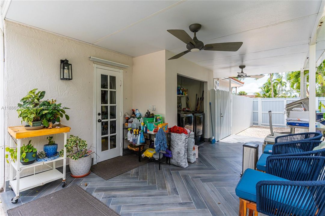 На продажу: $875,000 (4 спален, 3 ванн, 2104 Квадратных фут)