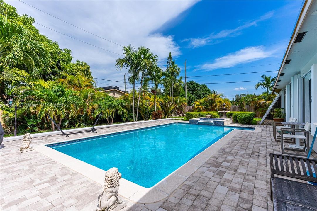 На продажу: $875,000 (4 спален, 3 ванн, 2104 Квадратных фут)