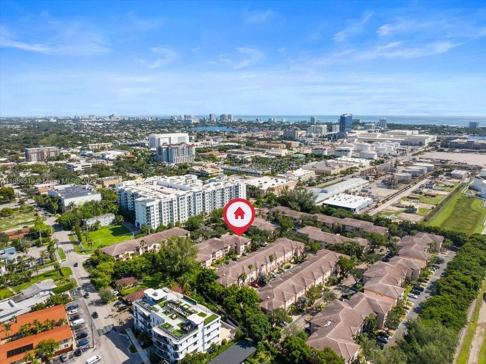 合同活跃: $399,990 (2 贝兹, 2 浴室, 1054 平方英尺)