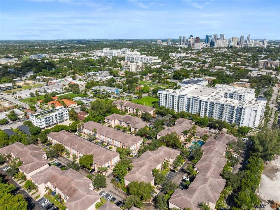 合同活跃: $399,990 (2 贝兹, 2 浴室, 1054 平方英尺)