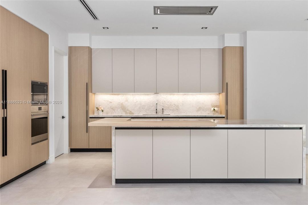 待售: $7,500,000 (6 贝兹, 7 浴室, 0 平方英尺)