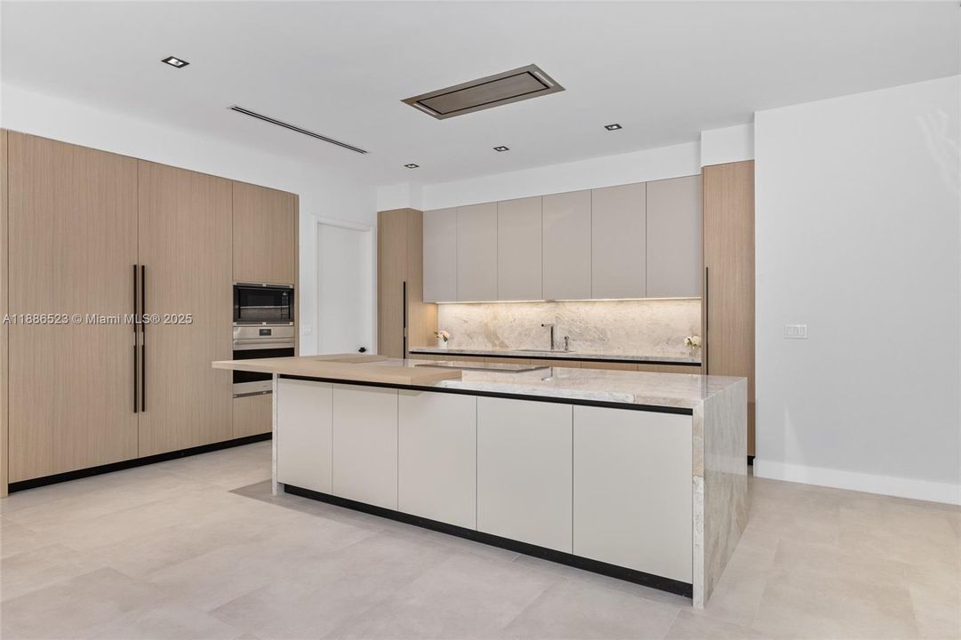 待售: $7,500,000 (6 贝兹, 7 浴室, 0 平方英尺)