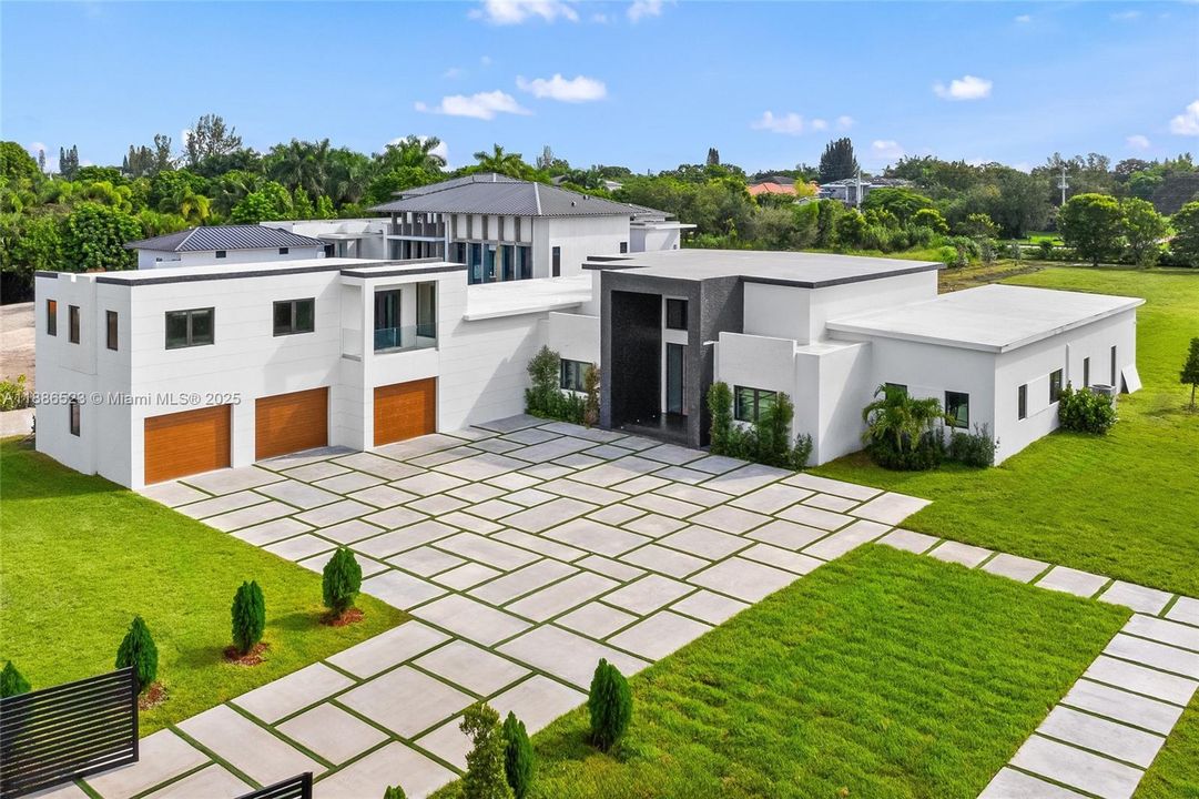 待售: $7,500,000 (6 贝兹, 7 浴室, 0 平方英尺)