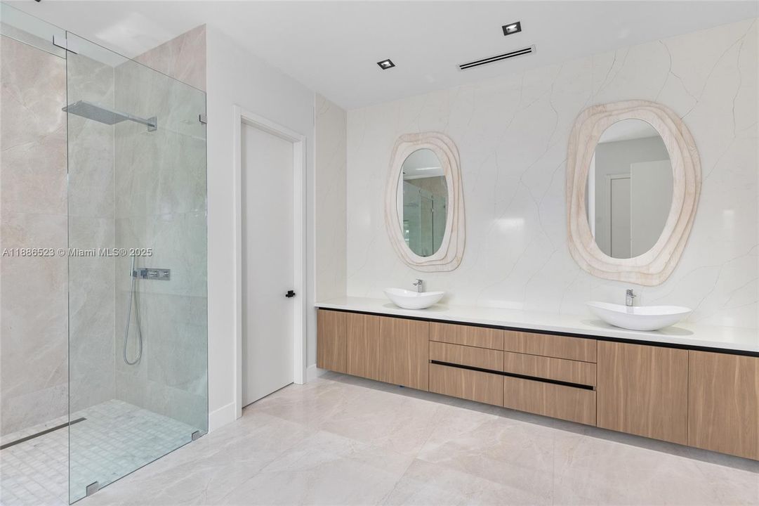 待售: $7,500,000 (6 贝兹, 7 浴室, 0 平方英尺)