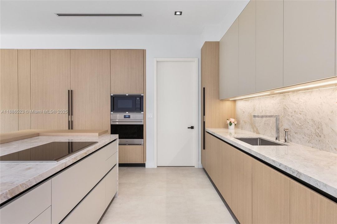 待售: $7,500,000 (6 贝兹, 7 浴室, 0 平方英尺)