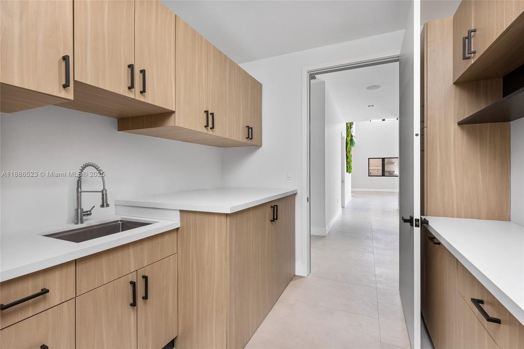 待售: $7,500,000 (6 贝兹, 7 浴室, 0 平方英尺)