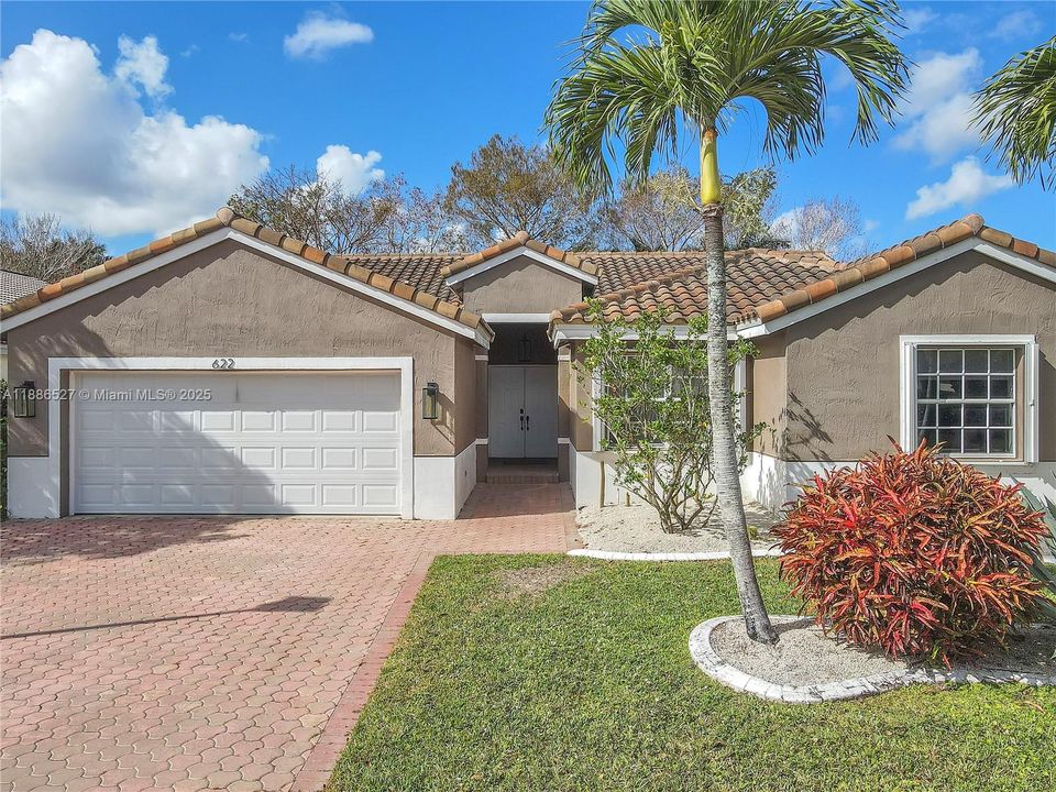 合同活跃: $5,000 (4 贝兹, 2 浴室, 2063 平方英尺)