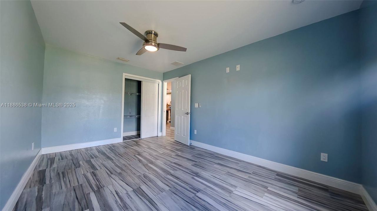 Activo con contrato: $330,000 (5 camas, 4 baños, 2071 Pies cuadrados)