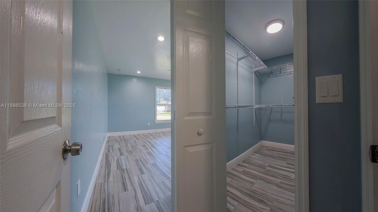 Activo con contrato: $330,000 (5 camas, 4 baños, 2071 Pies cuadrados)