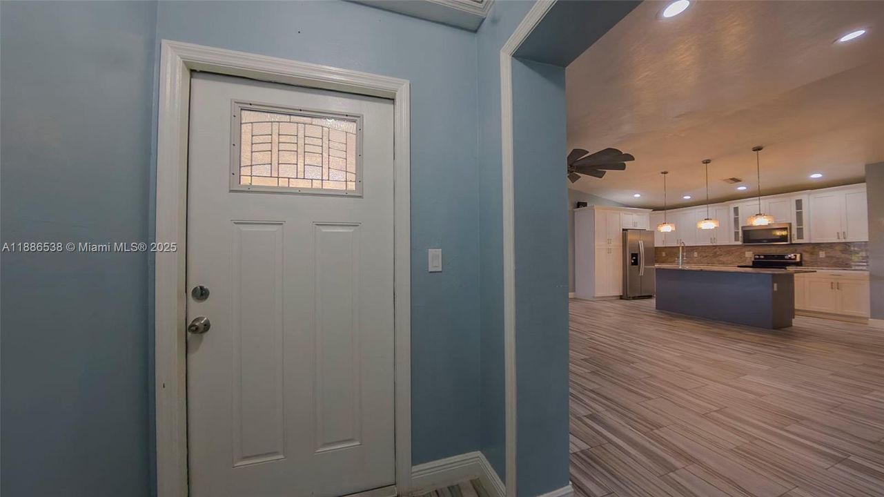 Activo con contrato: $330,000 (5 camas, 4 baños, 2071 Pies cuadrados)