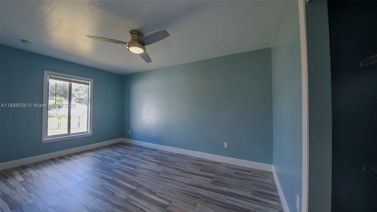 Activo con contrato: $330,000 (5 camas, 4 baños, 2071 Pies cuadrados)