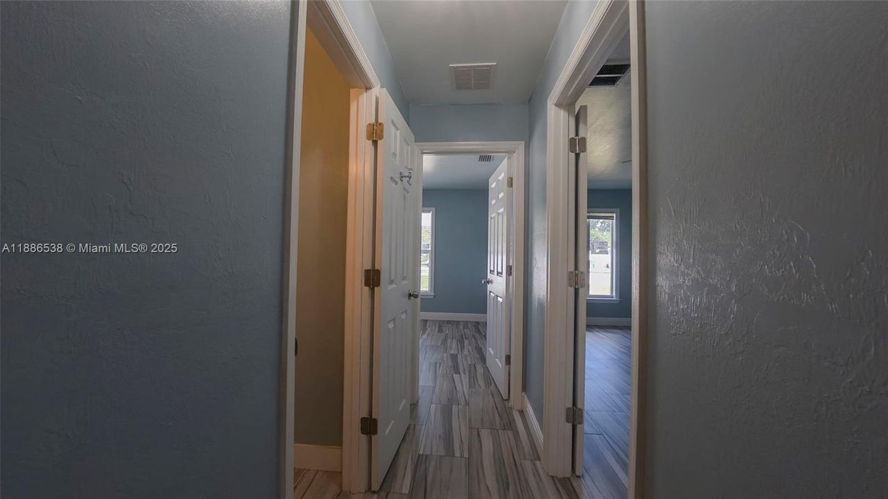 Activo con contrato: $330,000 (5 camas, 4 baños, 2071 Pies cuadrados)