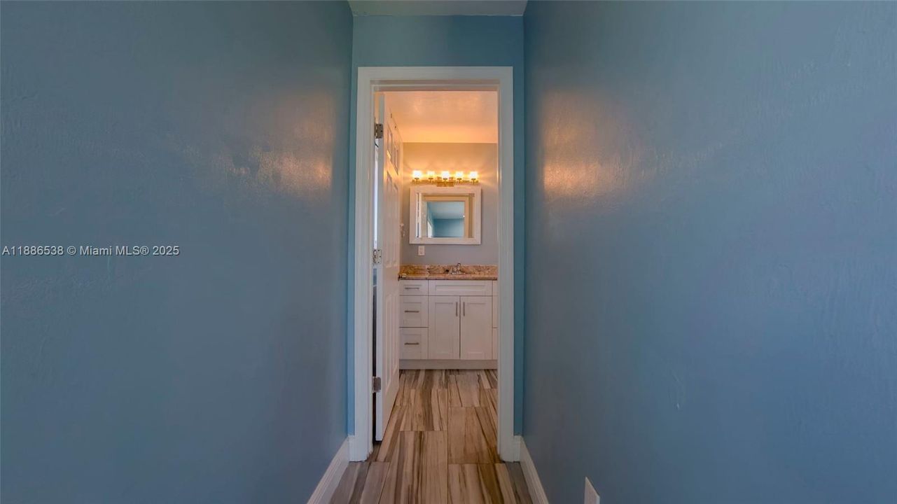 Activo con contrato: $330,000 (5 camas, 4 baños, 2071 Pies cuadrados)