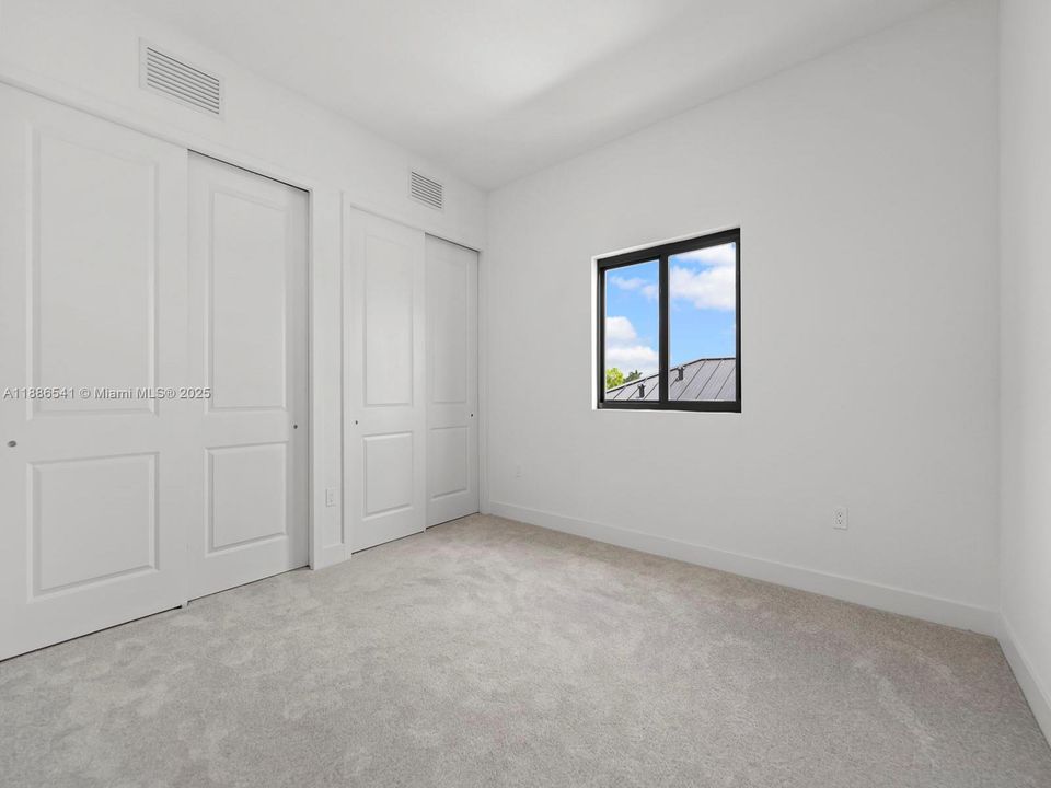 待售: $794,900 (5 贝兹, 4 浴室, 3215 平方英尺)