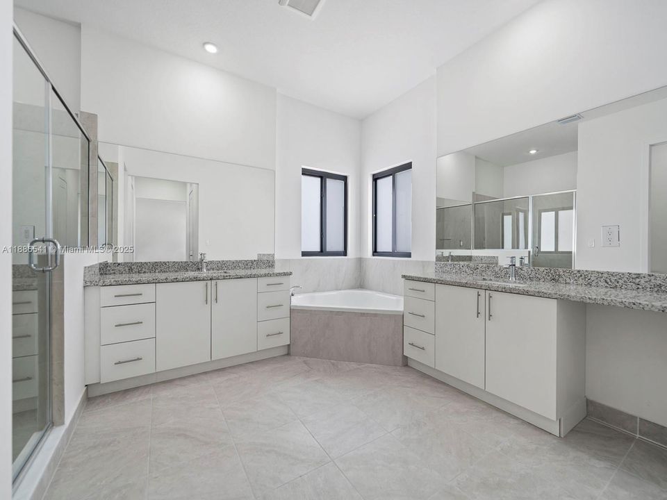 待售: $794,900 (5 贝兹, 4 浴室, 3215 平方英尺)