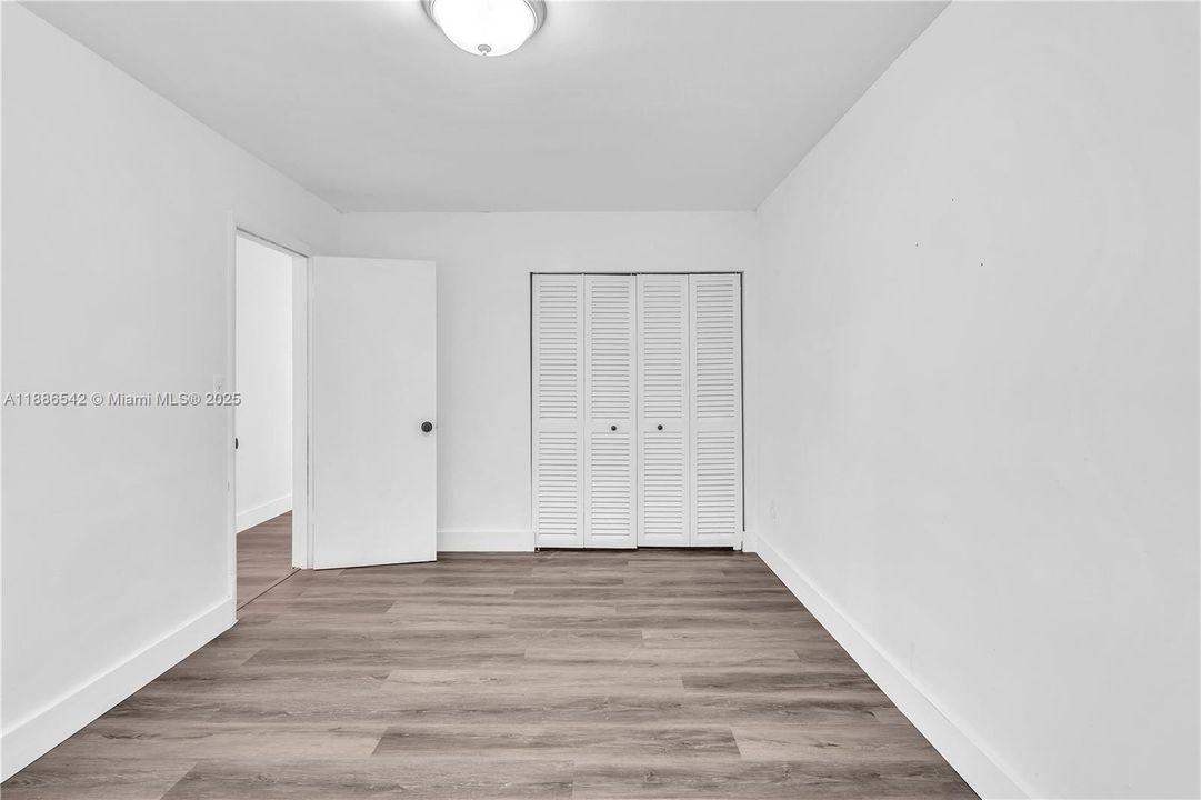 合同活跃: $615,000 (4 贝兹, 2 浴室, 1974 平方英尺)