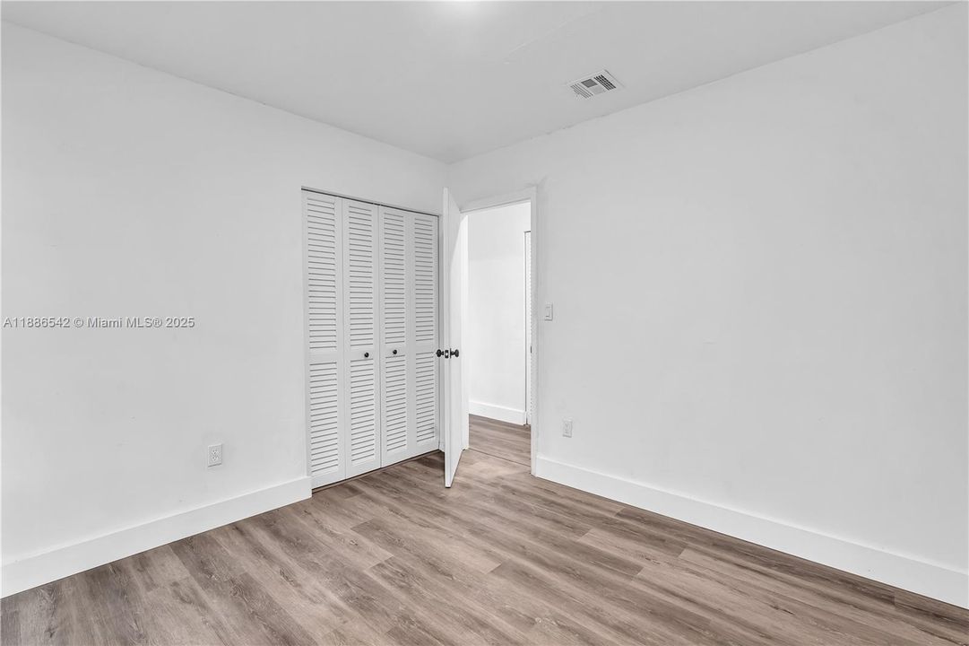 合同活跃: $615,000 (4 贝兹, 2 浴室, 1974 平方英尺)