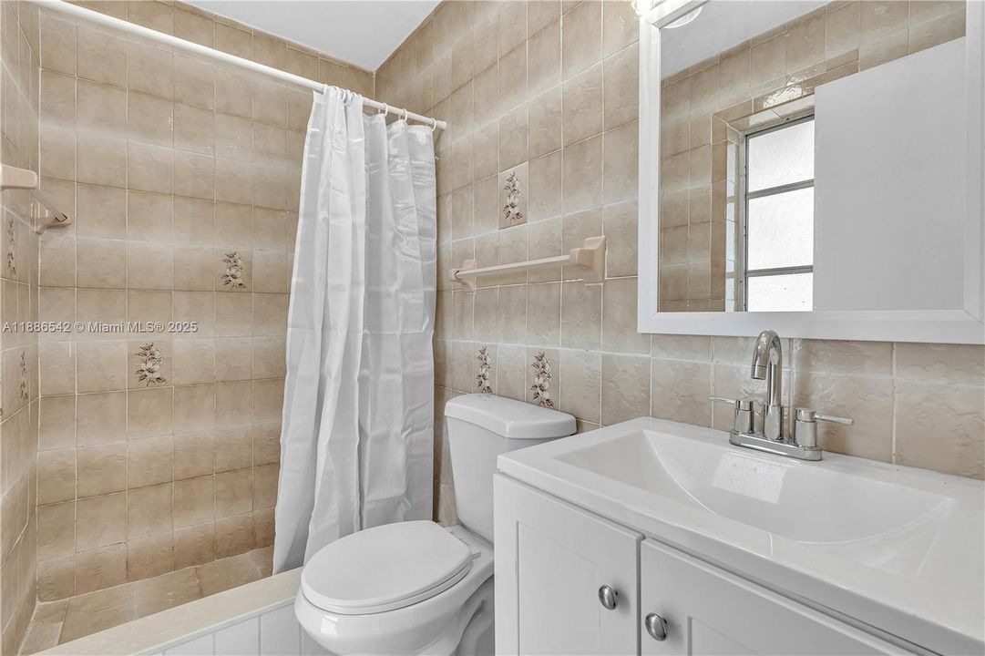 合同活跃: $615,000 (4 贝兹, 2 浴室, 1974 平方英尺)