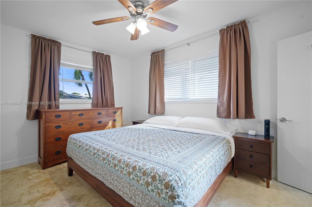 Недавно продано: $799,000 (4 спален, 3 ванн, 2011 Квадратных фут)