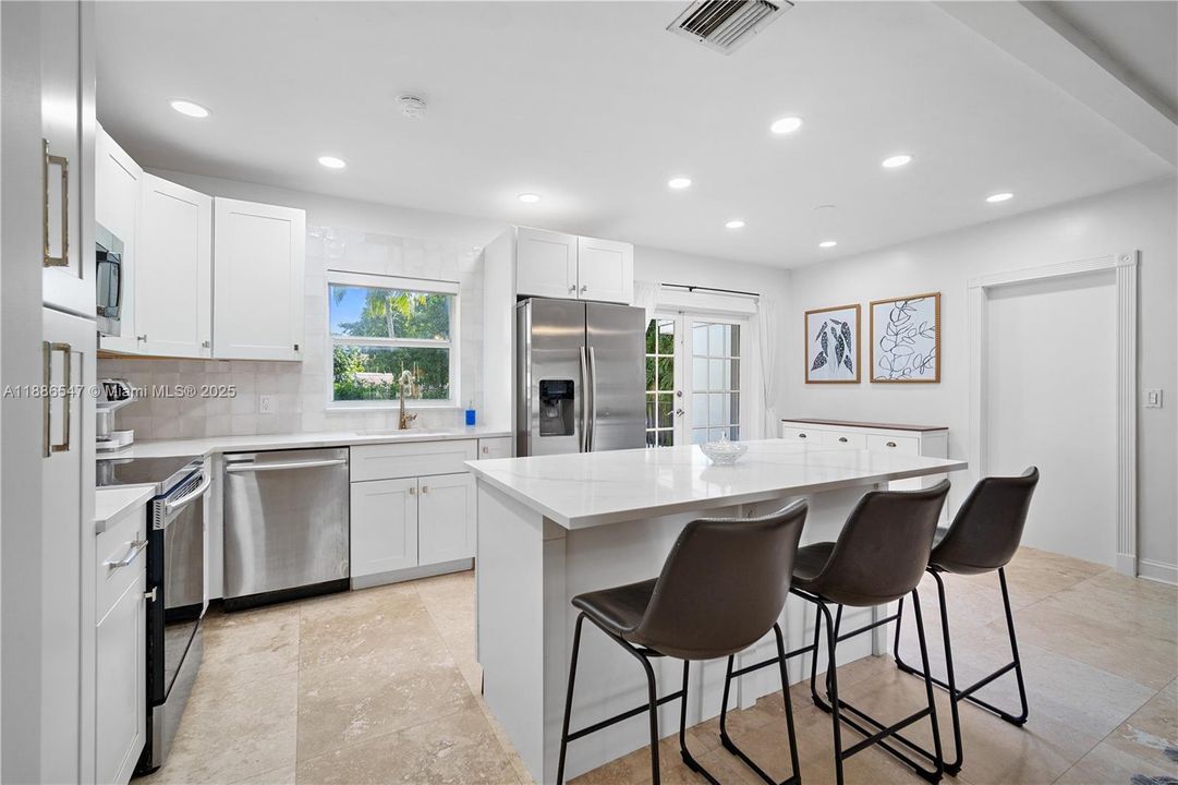 Недавно продано: $799,000 (4 спален, 3 ванн, 2011 Квадратных фут)