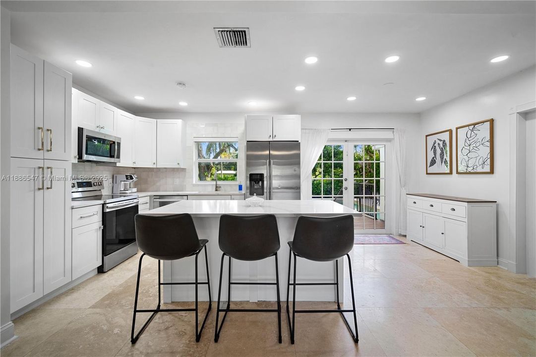 Недавно продано: $799,000 (4 спален, 3 ванн, 2011 Квадратных фут)