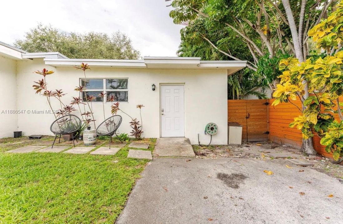 mother-in-law entrance