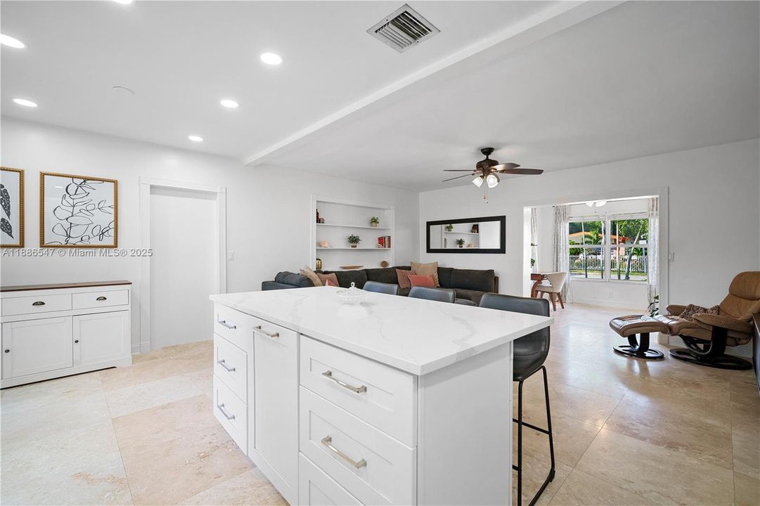 Недавно продано: $799,000 (4 спален, 3 ванн, 2011 Квадратных фут)