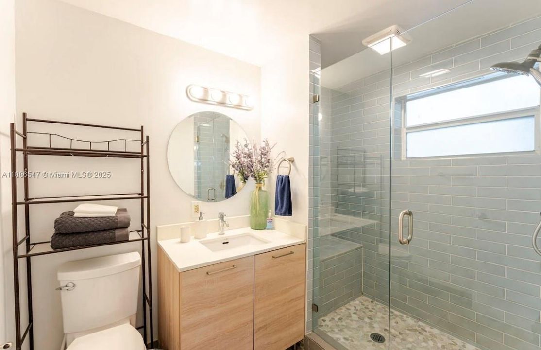 Недавно продано: $799,000 (4 спален, 3 ванн, 2011 Квадратных фут)