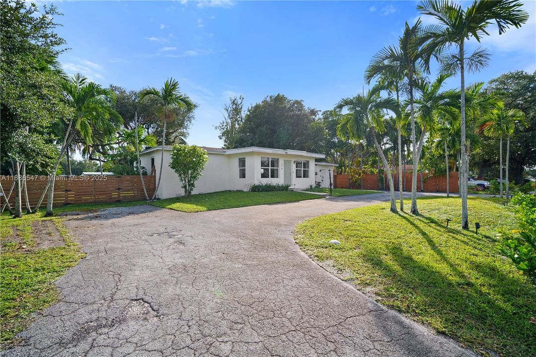 Недавно продано: $799,000 (4 спален, 3 ванн, 2011 Квадратных фут)