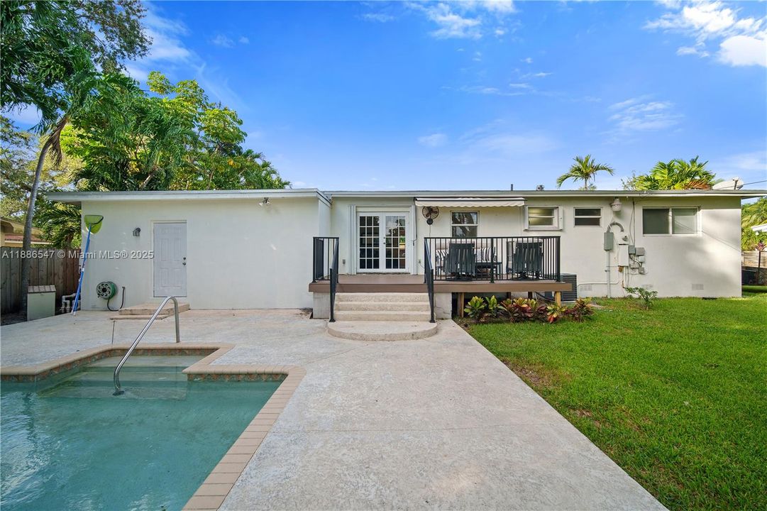 Недавно продано: $799,000 (4 спален, 3 ванн, 2011 Квадратных фут)