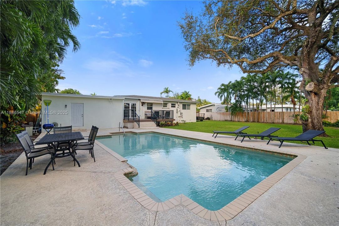 Недавно продано: $799,000 (4 спален, 3 ванн, 2011 Квадратных фут)